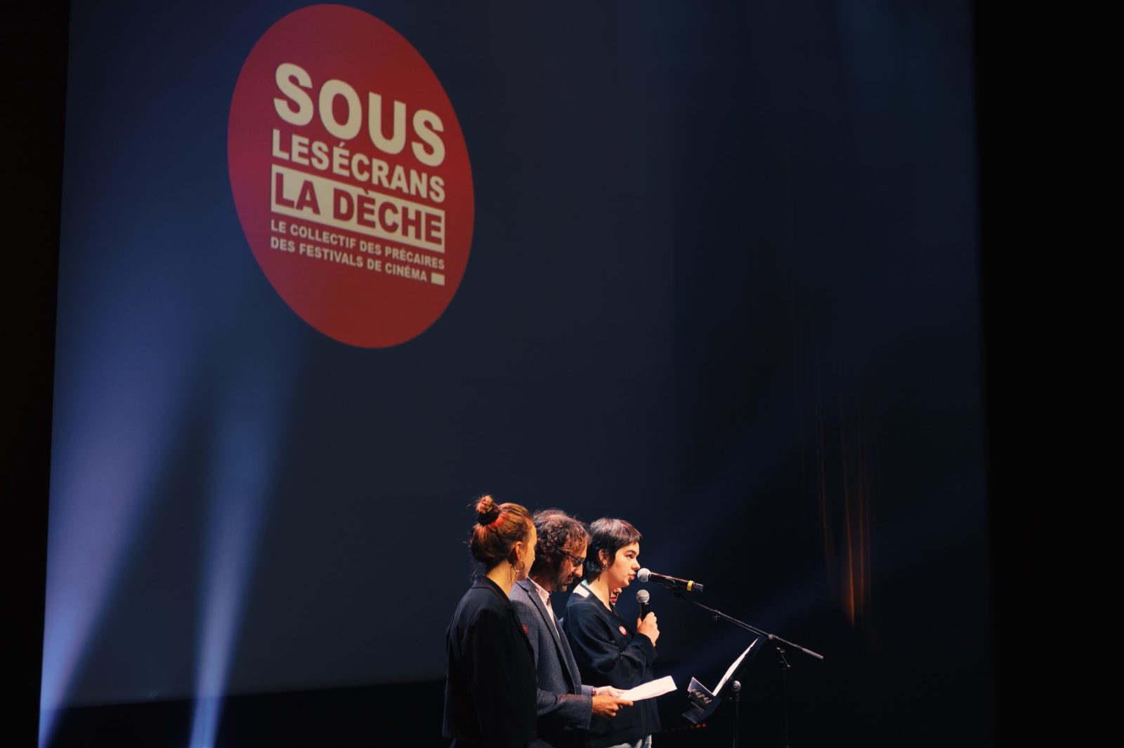 Sous les écrans la dèche ©Margaux Martins