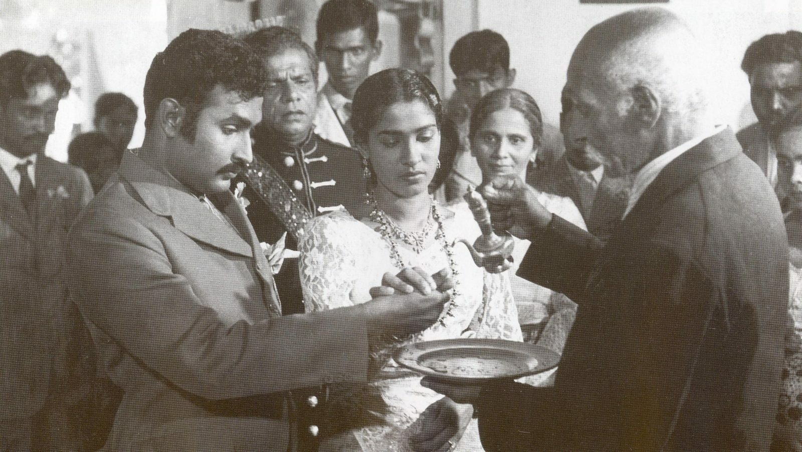 202510_CCHANGEMENT_AU_VILLAGE_LESTER_JAMES_PERIES_WEB_1