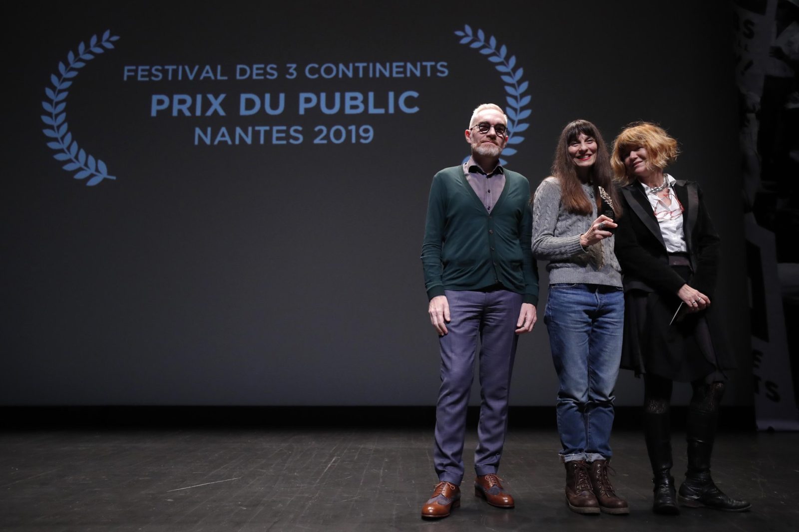 Pascale Ramonda, distributrice internationale du film 143 rue du désert, Prix de Public Wik FIP, avec Patrick Thibault de Wik et Yolande Brun de FIP ©S Mahé