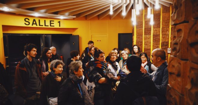 Bui Thac Chuyen, réalisateur de de CENDRES GLORIEUSES avec le public après la projection de son film © Margaux MARTINS